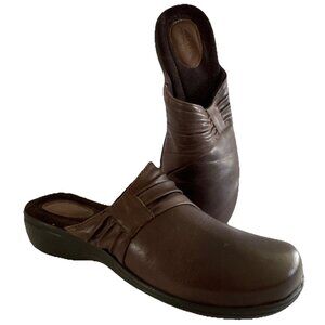 Clarks Women’s Brown Leather Mules Clogs 7.5 N Mid Block Heel Casual Work Shoes